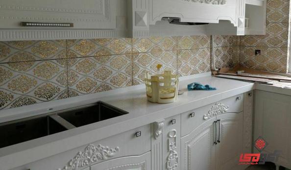 کاشی بین کابینتی سفید طلایی مورد استفاده در انواع سطوح